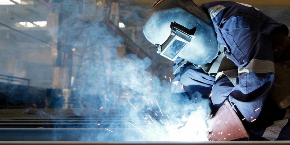 Construcción y reparación de comederos, cancillos, rejas